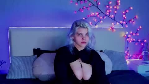 Snapshot of joannlowes chatting on 09-11-25, 07:25 Joann online show from 09-11-25, 07:25