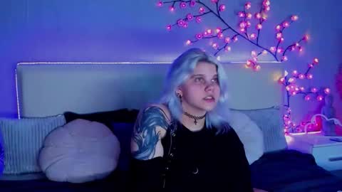 Snapshot of joannlowes chatting on 09-16-25, 07:15 Joann online show from 09-16-25, 07:15