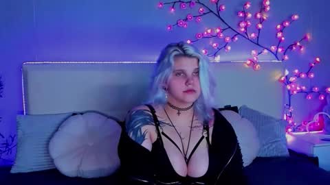 Snapshot of joannlowes chatting on 09-19-25, 07:36 Joann online show from 09-19-25, 07:36