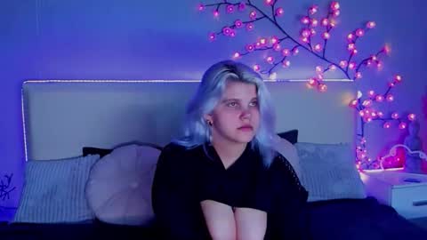 Snapshot of joannlowes chatting on 09-20-25, 07:15 Joann online show from 09-20-25, 07:15