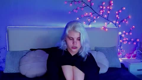 Snapshot of joannlowes chatting on 10-13-25, 07:47 Joann online show from 10-13-25, 07:47