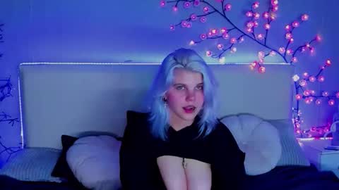 Snapshot of joannlowes chatting on 10-20-25, 09:15 Joann online show from 10-20-25, 09:15