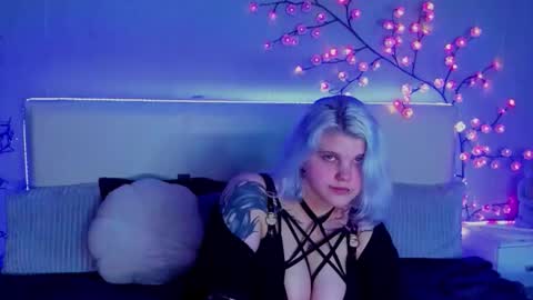 Snapshot of joannlowes chatting on 11-10-25, 09:58 Joann online show from 11-10-25, 09:58