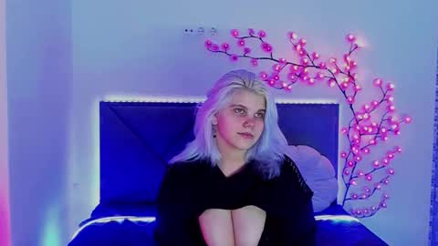 Snapshot of joannlowes chatting on 02-04-26, 09:42 Joann online show from 02-04-26, 09:42