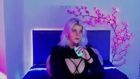 Snapshot of joannlowes chatting on 02-25-26, 09:24 Joann online show from 02-25-26, 09:24