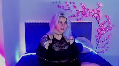 Snapshot of joannlowes chatting on 05-14-26, 09:21 Joann online show from 05-14-26, 09:21