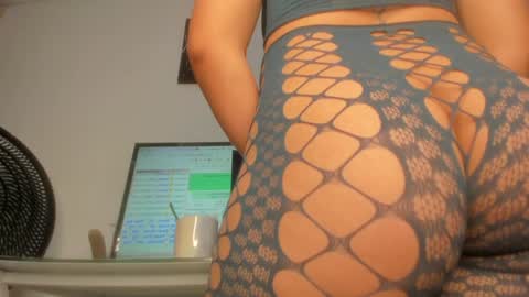 Snapshot of joanyo_brown chatting on 12-30-24, 01:15 joanyo_brown online show from 12-30-24, 01:15