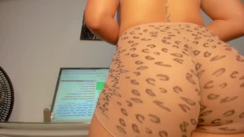 Snapshot of joanyo_brown chatting on 01-06-25, 04:58 joanyo_brown online show from 01-06-25, 04:58