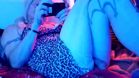 Snapshot of jocelynnuttz chatting on 10-27-25, 05:55 jocelynnuttz online show from 10-27-25, 05:55