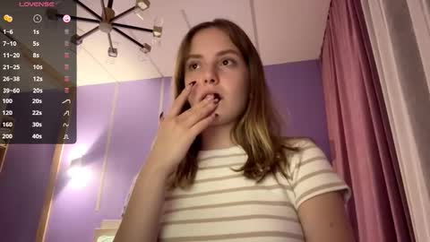 Lina online show from 10-17-25, 01:46