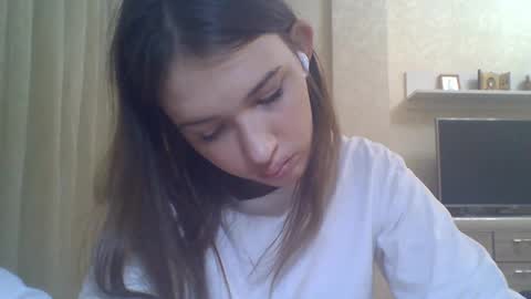 Jennifer online show from 09-17-25, 07:37