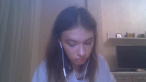 Jennifer online show from 10-14-25, 04:19