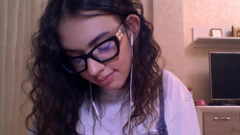 Jennifer online show from 11-18-25, 05:17