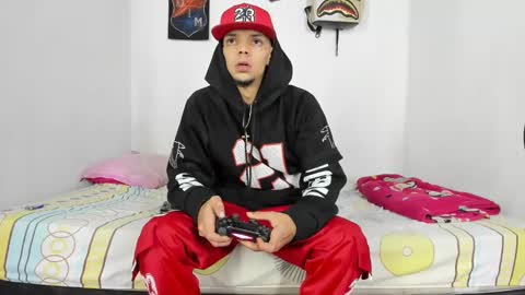 johan_and_antonella online show from 12-14-24, 07:40