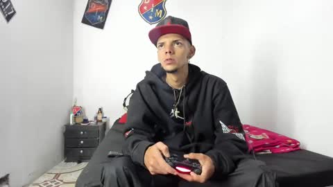 johan_and_antonella online show from 01-16-25, 01:37