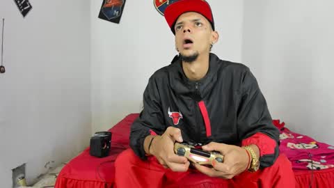 Snapshot of johan_and_antonella chatting on 02-28-25, 12:32 johan_and_antonella online show from 02-28-25, 12:32