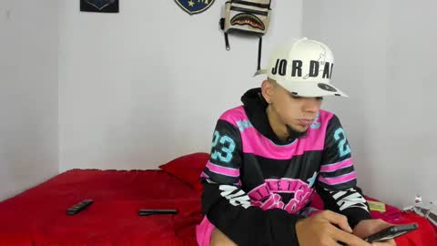 Snapshot of johan_and_antonella chatting on 11-02-25, 05:32 johan_and_antonella online show from 11-02-25, 05:32