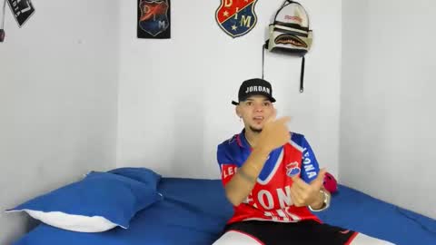 Snapshot of johan_and_antonella chatting on 12-17-25, 03:29 johan_and_antonella online show from 12-17-25, 03:29