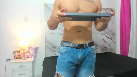 Snapshot of johan_miller1 chatting on 10-30-25, 11:00 johan online show from 10-30-25, 11:00