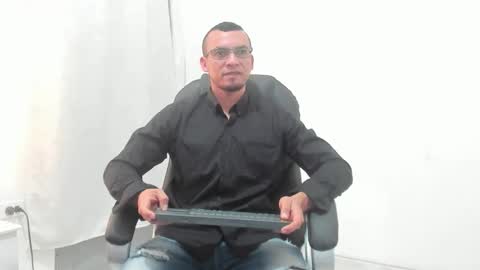 Snapshot of johan_miller1 chatting on 11-08-25, 04:23 johan online show from 11-08-25, 04:23