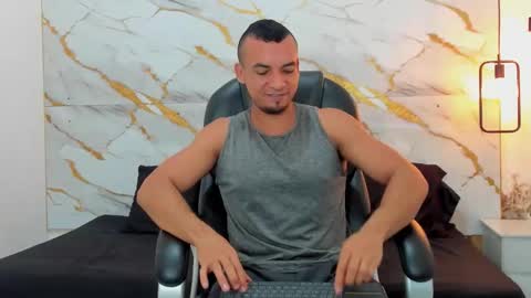 Snapshot of johan_miller1 chatting on 11-17-25, 11:05 johan online show from 11-17-25, 11:05