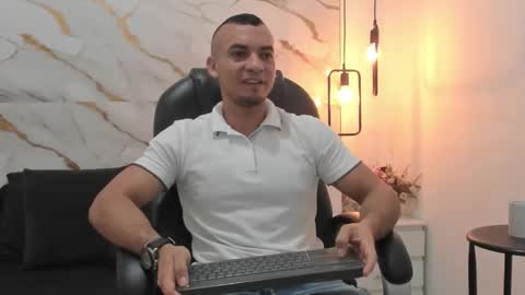 Snapshot of johan_miller1 chatting on 11-26-25, 10:49 johan online show from 11-26-25, 10:49