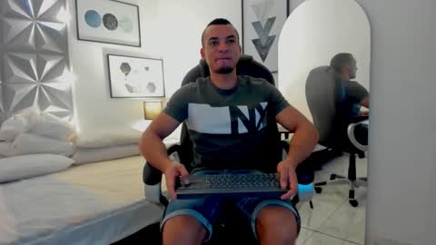 Snapshot of johan_miller1 chatting on 12-16-25, 11:15 johan online show from 12-16-25, 11:15