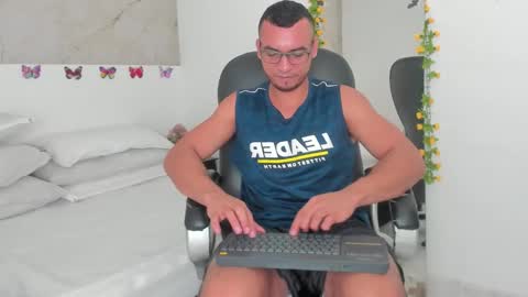 Snapshot of johan_miller1 chatting on 12-23-25, 11:08 johan online show from 12-23-25, 11:08