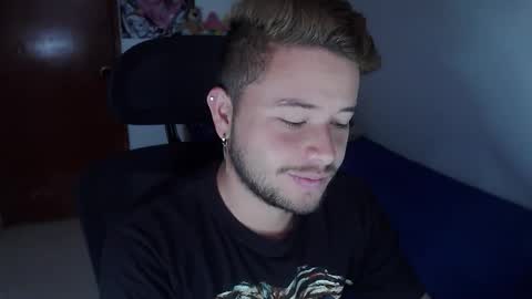 Snapshot of johanleonsweetboy chatting on 11-14-25, 01:10 JOHAN independient model online show from 11-14-25, 01:10