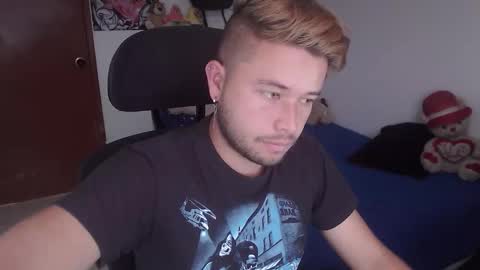 Snapshot of johanleonsweetboy chatting on 11-28-25, 02:31 JOHAN independient model online show from 11-28-25, 02:31