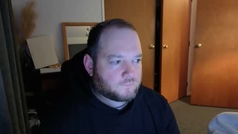 john_bear1 online show from 04-12-26, 06:40