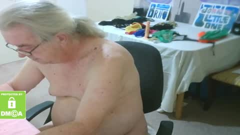 Snapshot of john_little_one chatting on 01-29-25, 10:01 JOHN online show from 01-29-25, 10:01