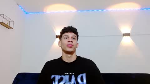 john_ssnow29 online show from 10-18-25, 11:11