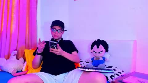 Snapshot of john_white69 chatting on 12-14-25, 12:32 John online show from 12-14-25, 12:32