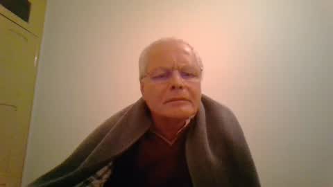 Snapshot of johndesnudado chatting on 12-31-24, 12:43 johndesnudado online show from 12-31-24, 12:43