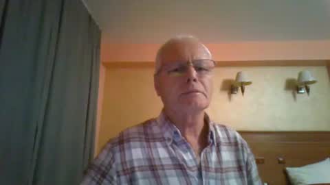 Snapshot of johndesnudado chatting on 11-09-25, 09:35 johndesnudado online show from 11-09-25, 09:35