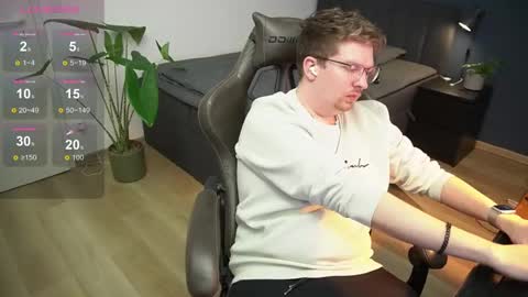 Snapshot of johndor22 chatting on 01-04-25, 07:55 Jones online show from 01-04-25, 07:55