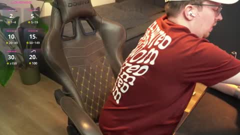 Snapshot of johndor22 chatting on 02-08-25, 07:05 Jones online show from 02-08-25, 07:05