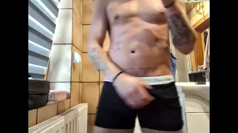 Snapshot of johnlong25cm chatting on 01-08-25, 11:54 johnlong25cm online show from 01-08-25, 11:54