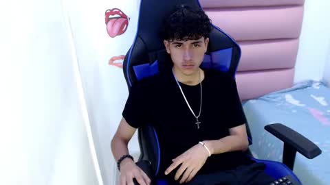 johnny_cagee online show from 12-04-24, 03:59