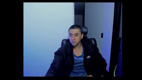 Snapshot of johnny_seens1 chatting on 11-11-25, 12:21 Johnny online show from 11-11-25, 12:21