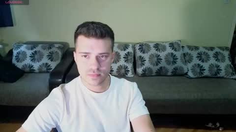 Snapshot of johnnylove21 chatting on 09-17-25, 09:44 Johnny online show from 09-17-25, 09:44