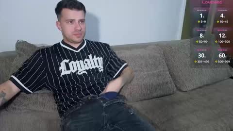 Snapshot of johnnylove21 chatting on 10-22-25, 07:13 Johnny online show from 10-22-25, 07:13