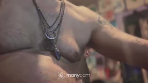 Snapshot of johnnyshung1 chatting on 01-06-25, 01:30 johnnyshung1 online show from 01-06-25, 01:30