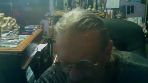 Snapshot of johnnyshung1 chatting on 09-09-25, 04:06 johnnyshung1 online show from 09-09-25, 04:06