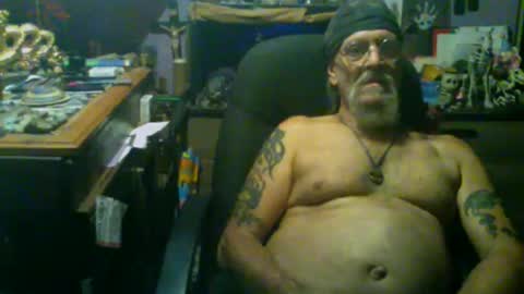 Snapshot of johnnyshung1 chatting on 09-10-25, 04:51 johnnyshung1 online show from 09-10-25, 04:51