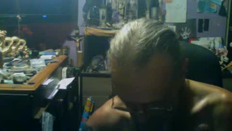 Snapshot of johnnyshung1 chatting on 09-12-25, 09:53 johnnyshung1 online show from 09-12-25, 09:53