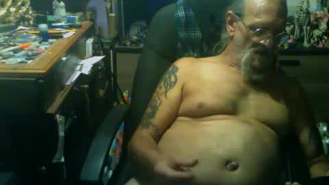 Snapshot of johnnyshung1 chatting on 09-17-25, 05:03 johnnyshung1 online show from 09-17-25, 05:03