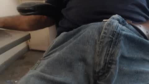 Snapshot of johnnyssunshine chatting on 03-29-26, 08:31 johnnyssunshine online show from 03-29-26, 08:31