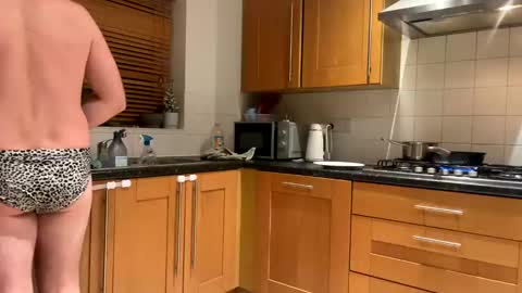 Snapshot of johnthomasbwc chatting on 01-10-26, 12:12 JohnThomasBWC online show from 01-10-26, 12:12